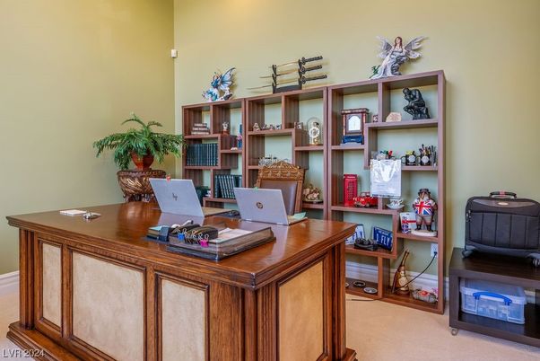 Home Office, Interior
