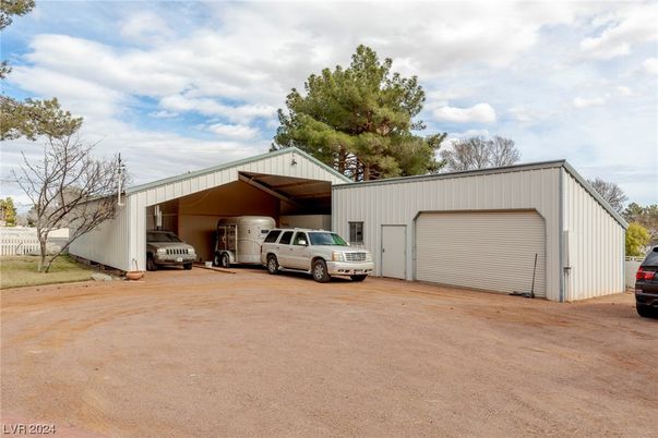 Detached Garage, Exterior
