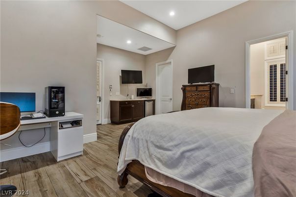 Bedroom, Home Office, Interior, Recessed Lighting, Wood Texture Flooring