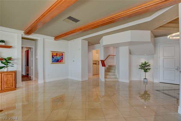 Empty room, Interior, Wooden Beams