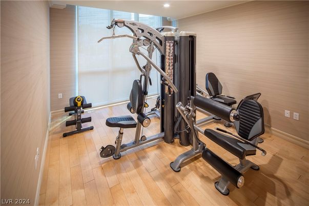 Fitness Equipment, Interior, Recessed Lighting, Wood Texture Flooring