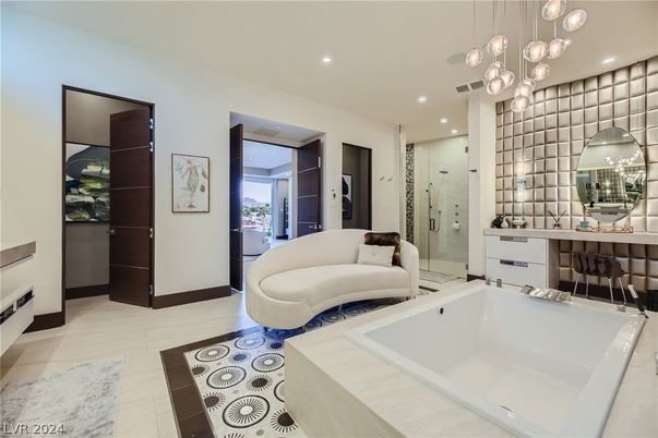 Bathroom, Glass Shower, Interior, Pendant Lights, Recessed Lighting