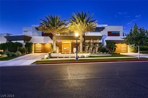 Attached, Exterior, Facade, Modern
