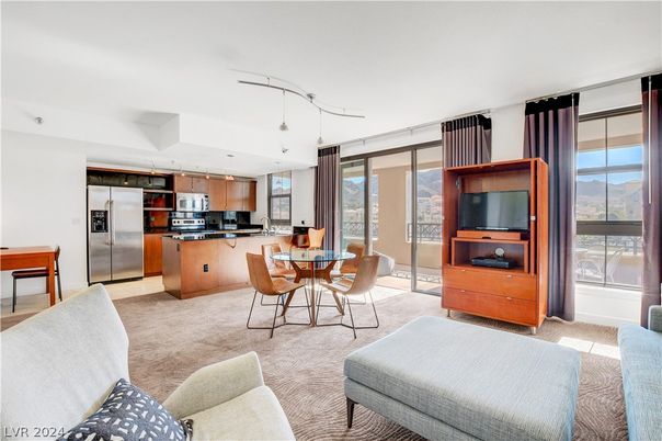 Dining room, Interior, Kitchen, Pendant Lights, Stainless Steel Appliances