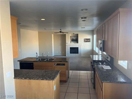 Fireplace, Interior, Kitchen, Recessed Lighting