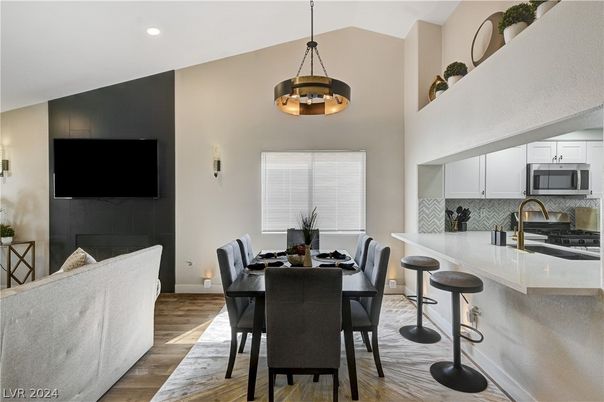 Dining room, Interior, Kitchen, Pendant Lights, Recessed Lighting, Wood Texture Flooring