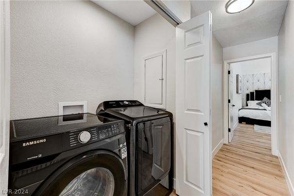Bedroom, Interior, Utility Closets, Washer, Wood Texture Flooring