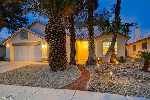 Attached, Exterior, Facade, Spanish Mediterranean