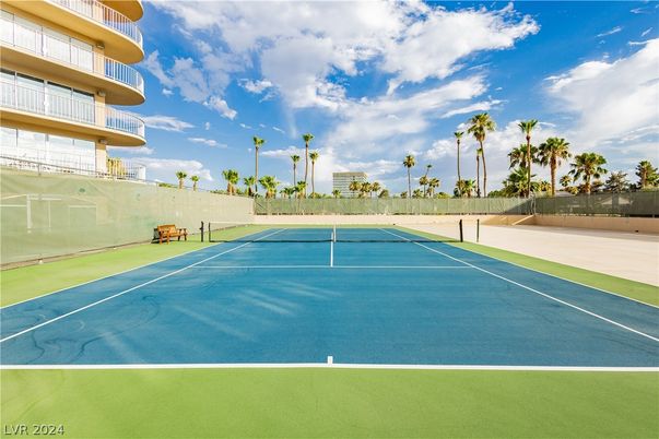 Exterior, Tennis Courts