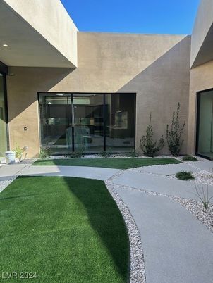 Backyard, Exterior, Facade, Modern