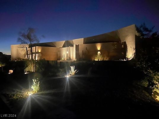 Backyard, Exterior, Facade, Modern