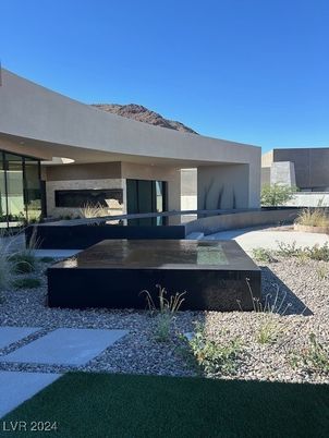 Backyard, Exterior, Facade, Modern