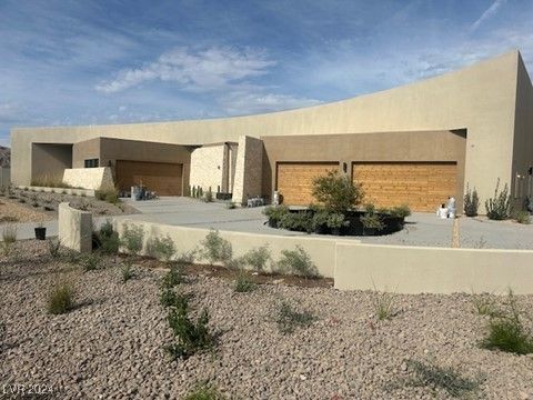 Attached, Backyard, Exterior, Facade, Modern