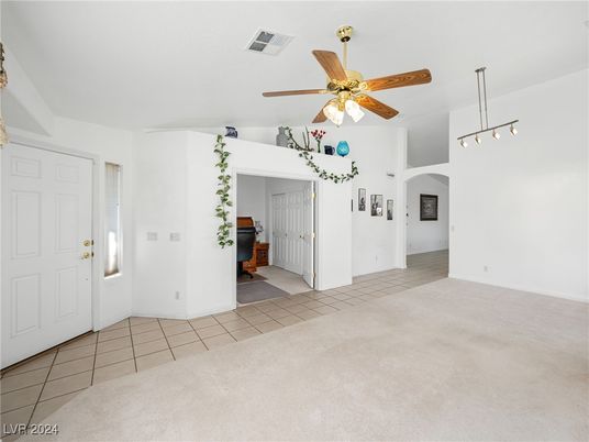 Empty room, Interior, Pendant Lights