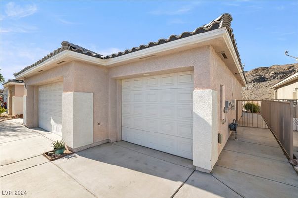 Detached Garage, Exterior