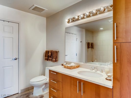 Bathroom, Interior, Recessed Lighting, Tile Countertops