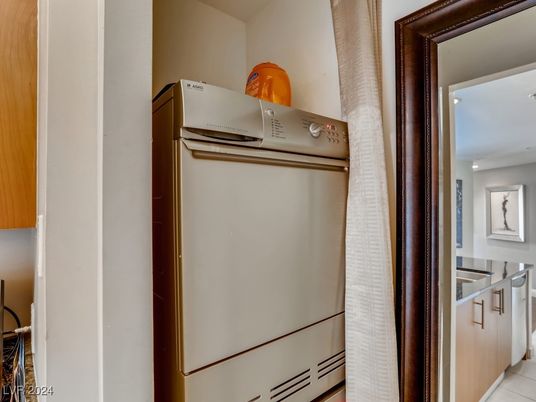 Interior, Kitchen, Utility Closets, Washer