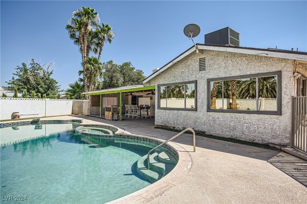 Exterior, Pool