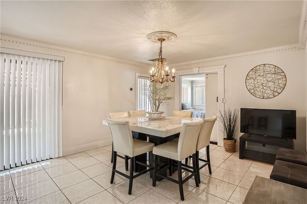 Chandelier, Dining room, Interior