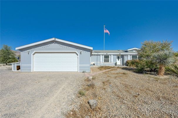Attached, Exterior, Facade, Ranch