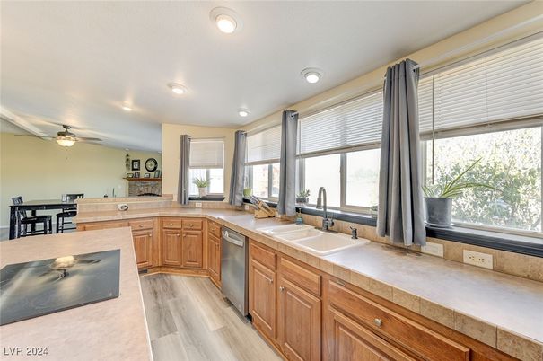 Dining room, Interior, Kitchen, Recessed Lighting, Wood Texture Flooring