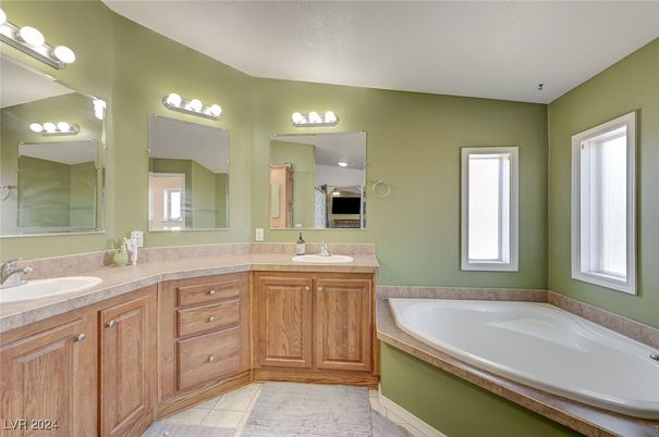 Bathroom, Dual Sink Vanities, Interior