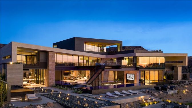 Backyard, Exterior, Facade, Modern