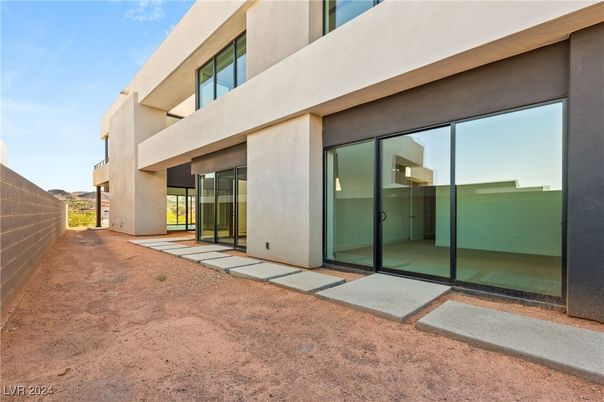 Backyard, Exterior, Facade, Modern
