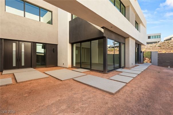 Exterior, Facade, Modern