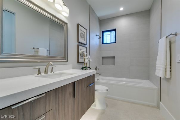 Bathroom, Interior, Recessed Lighting