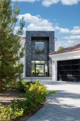 Exterior, Facade, Modern