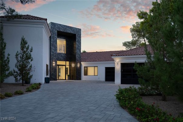 Attached, Exterior, Facade, Mediterranean
