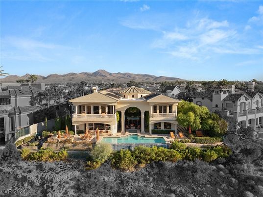 Exterior, Facade, Pool, Mediterranean