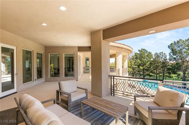 Exterior, Pool, Recessed Lighting