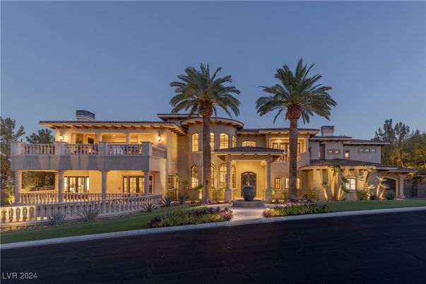 Exterior, Facade, Mediterranean