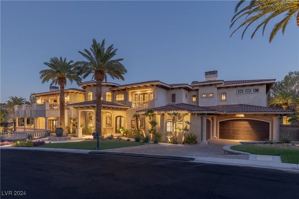 Attached, Exterior, Facade, Mediterranean