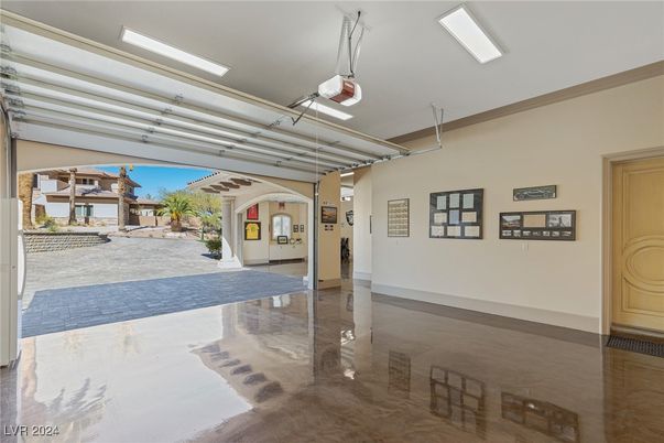 Garage, Interior