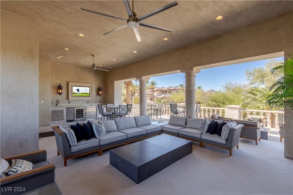 Exterior, Living room, Recessed Lighting