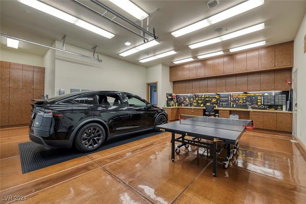 Game Room, Garage, Interior