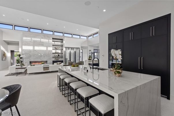 Fireplace, Interior, Kitchen, Recessed Lighting