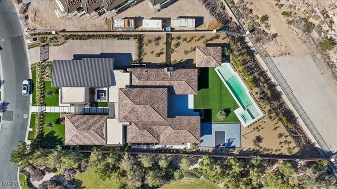 Exterior, Drone