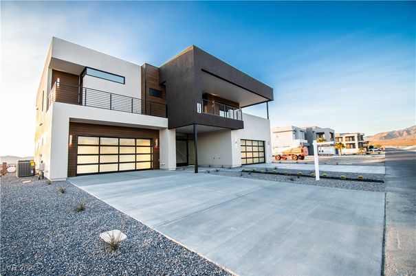 Attached, Exterior, Facade, Modern