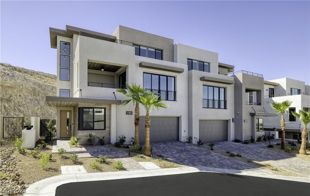 Attached, Exterior, Facade, Modern