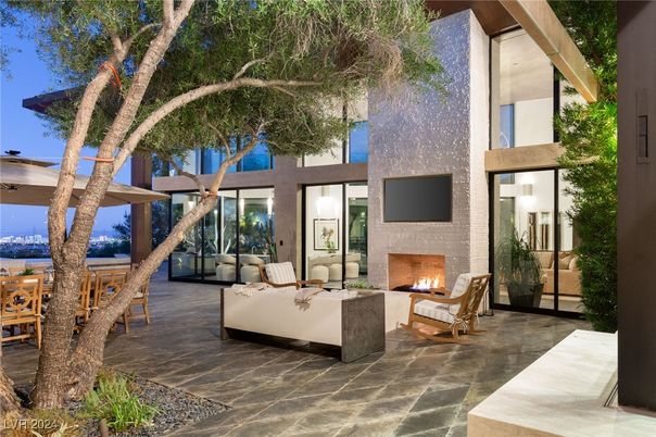 Exterior, Fireplace