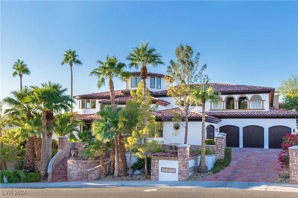 Attached, Exterior, Facade, Mediterranean