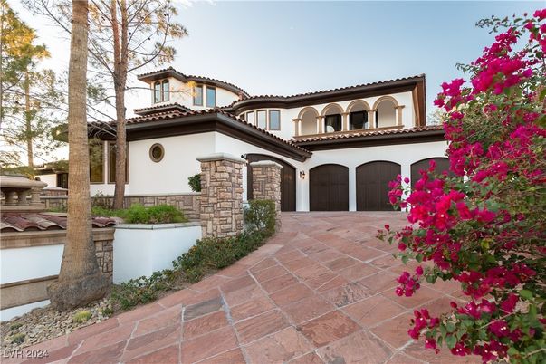 Attached, Exterior, Facade, Mediterranean