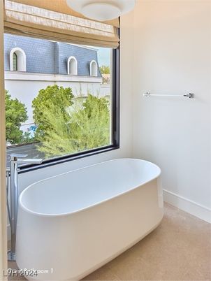 Bathroom, Free Standing Baths, Interior