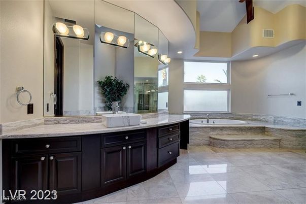 Bathroom, Dual Sink Vanities, Interior, Recessed Lighting
