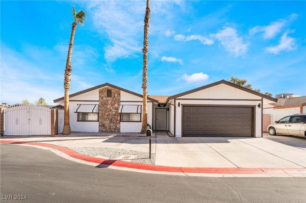 Attached, Detached Garage, Exterior, Facade, Ranch