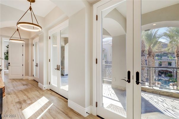 Interior, Pendant Lights, Wood Texture Flooring